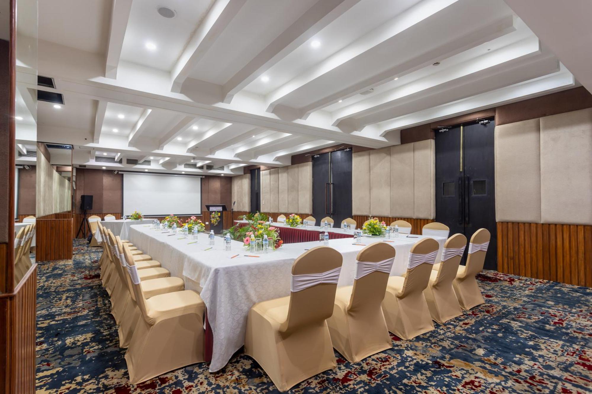 קטמנדו Hotel Lo Mustang מראה חיצוני תמונה